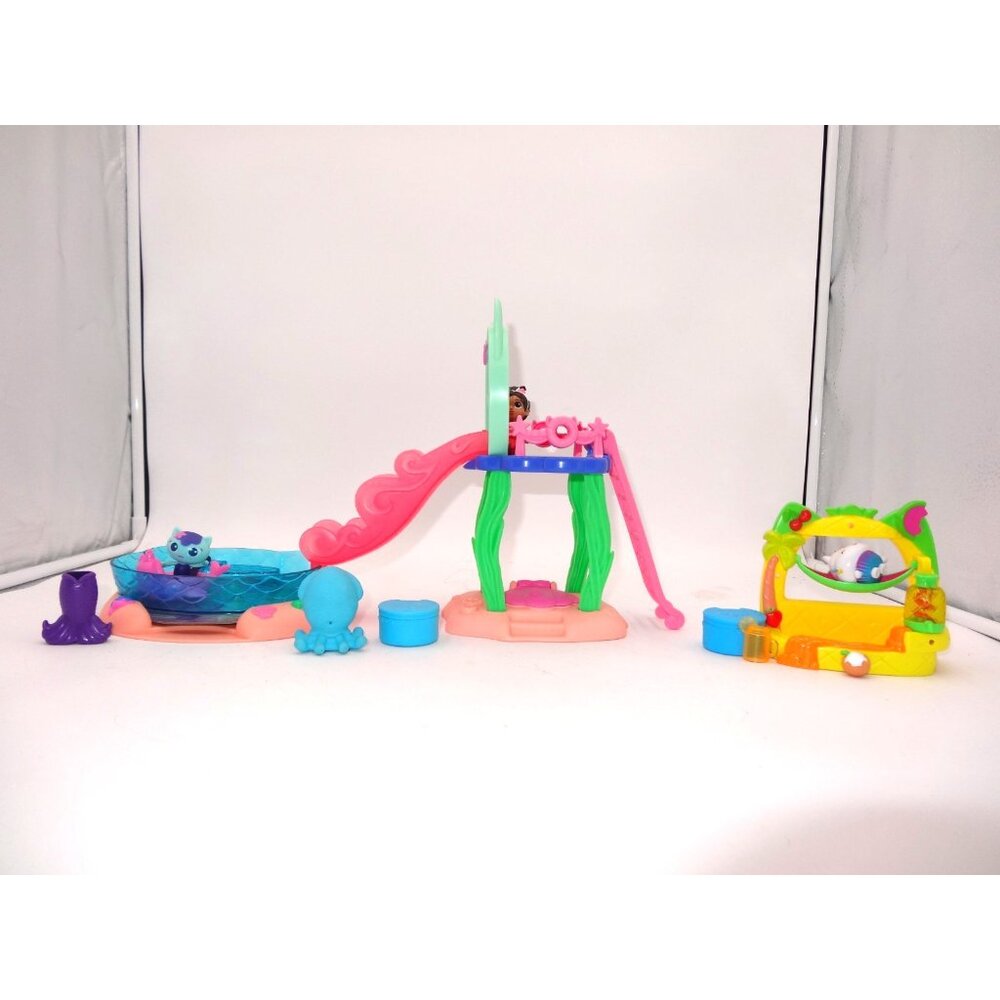 Gabby’s Dollhouse Purr-ific Pool Gabby's Dollhouse Cakey’s Fruit Smoothie Balcon